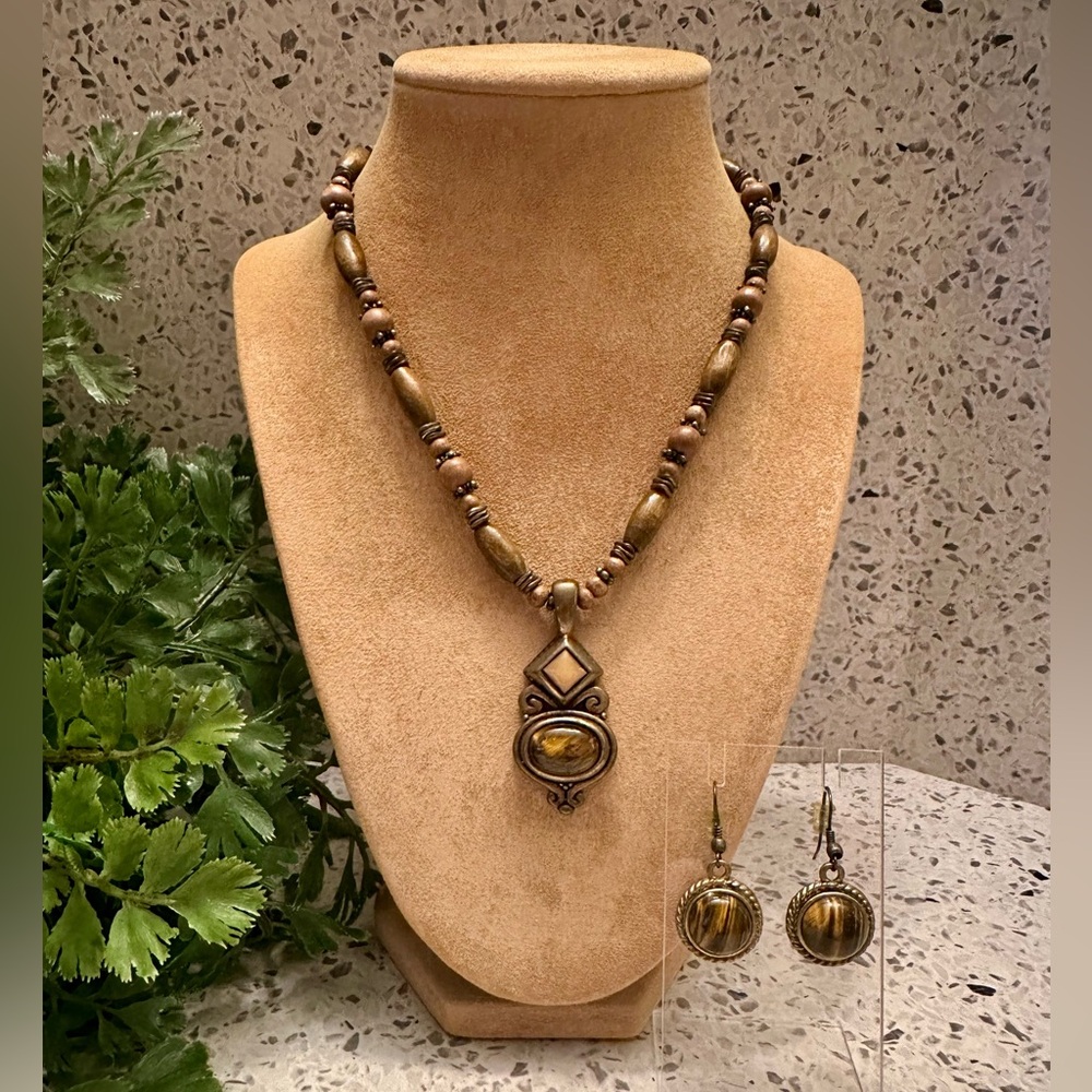 Tiger Eye pendant necklace and earrings
